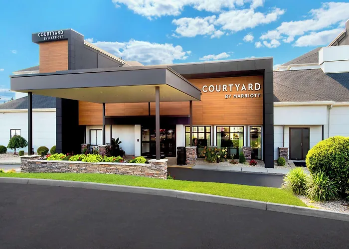 Courtyard By Marriott New Haven Orange
