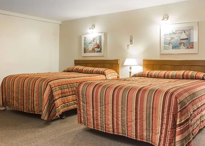 Econo Lodge Inn&Suites