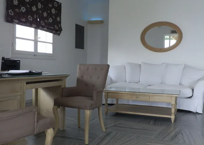 Adonis Hotel Studios&Apartments