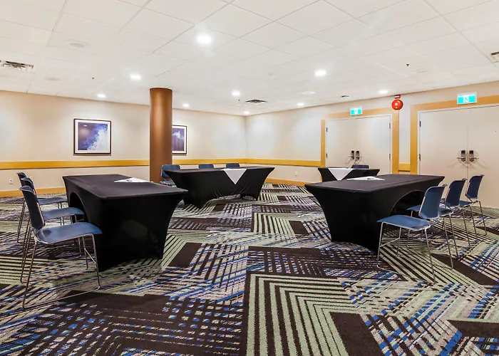 Holiday Inn Express & Suites Langley By Ihg