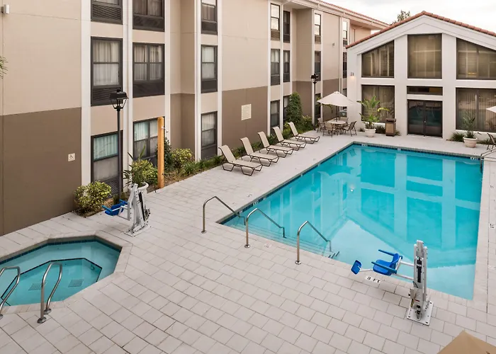Hampton Inn & Suites Orlando-East Ucf