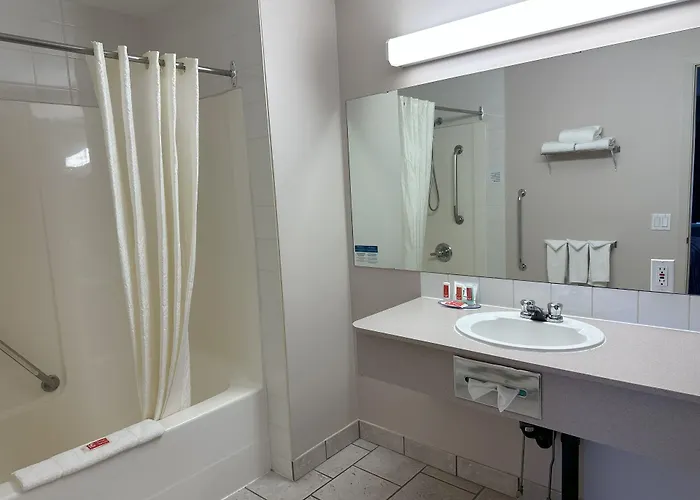 Econo Lodge Inn & Suites Lethbridge - Henderson Lake