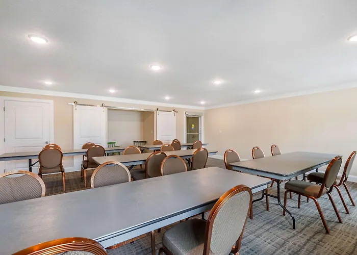 Best Western Plus University Park Inn & Suites