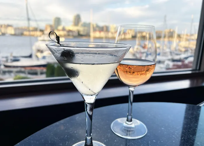 Coast Victoria Hotel & Marina By Apa