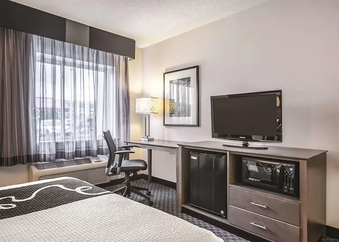 La Quinta By Wyndham Hartford Bradley Airport