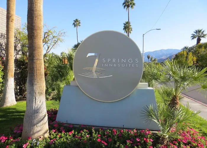 7 Springs Inn & Suites