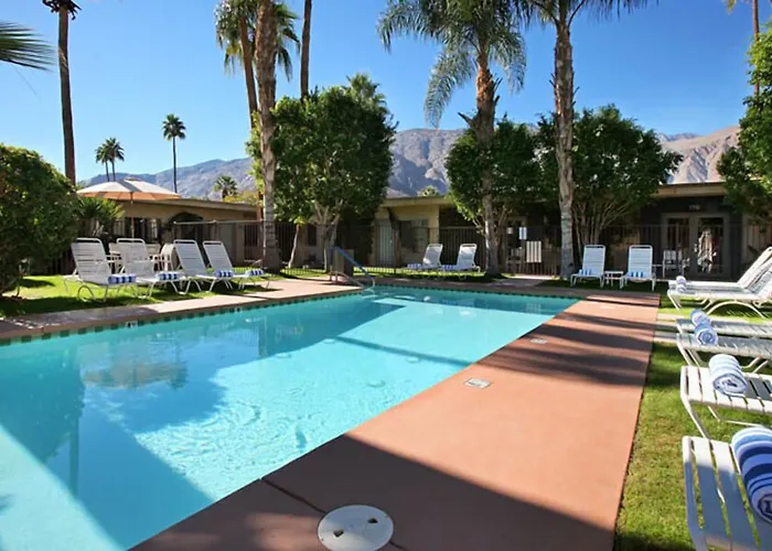 7 Springs Inn & Suites