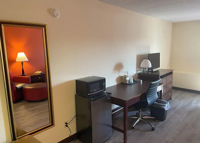 Clarion Hotel & Conference Center Lansing West