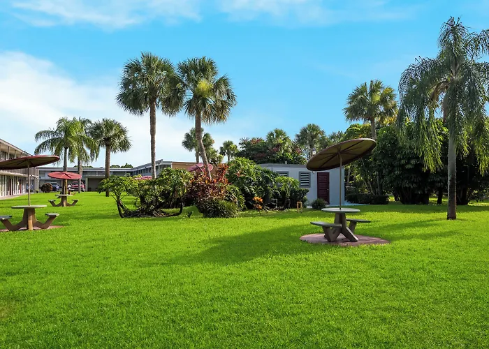 Hometowne Studios By Red Roof Vero Beach - I-95