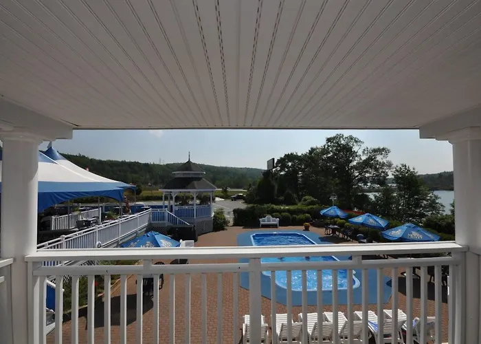 Inn On The Lake