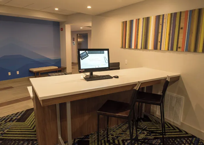 Holiday Inn Express & Suites - Dayton Southwest By Ihg