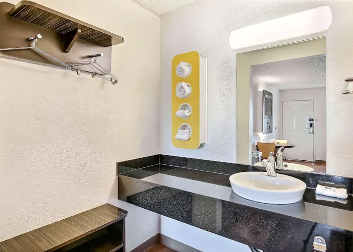 Motel 6-Oakland, CA - Embarcadero