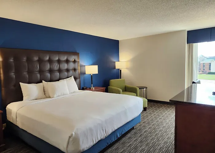 Heritage Inn & Suites St Louis Fenton, Trademark By Wyndham