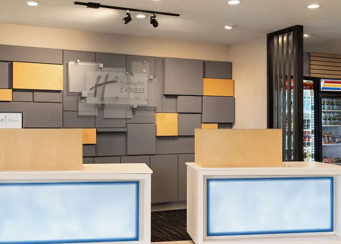 Holiday Inn Express & Suites - Tampa East - Ybor City By Ihg