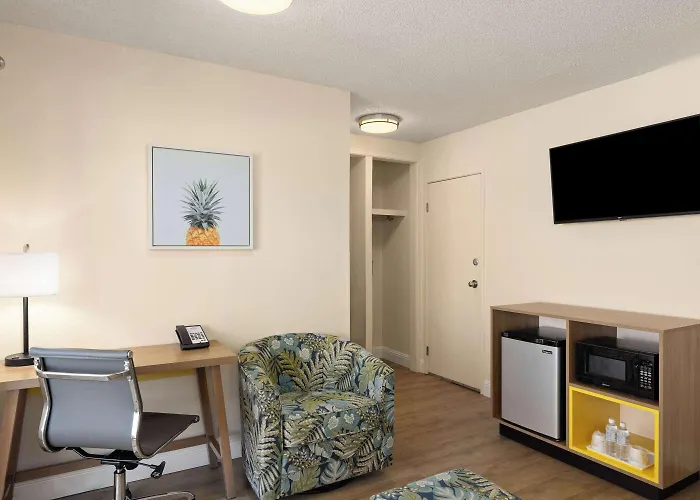 Days Inn By Wyndham Maui Oceanfront