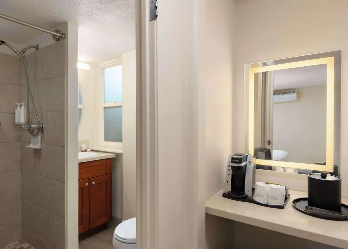 Days Inn By Wyndham Maui Oceanfront