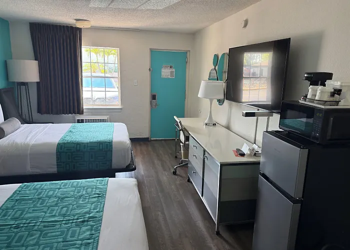 Howard Johnson By Wyndham Ft. Myers Fl