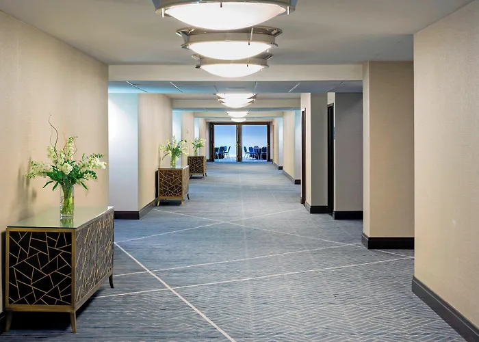 Sheraton Norfolk Waterside Hotel