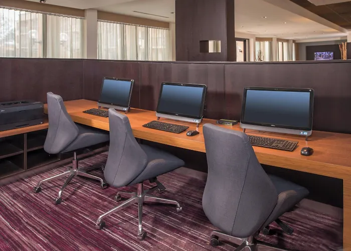 Courtyard By Marriott Fairfax Fair Oaks