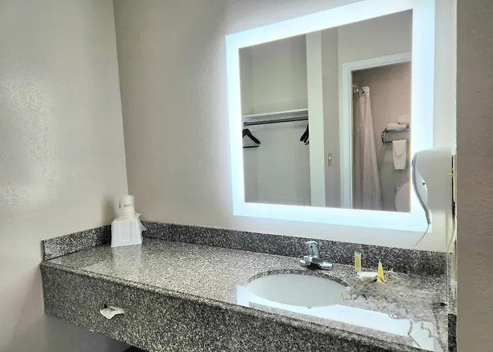Days Inn By Wyndham San Marcos