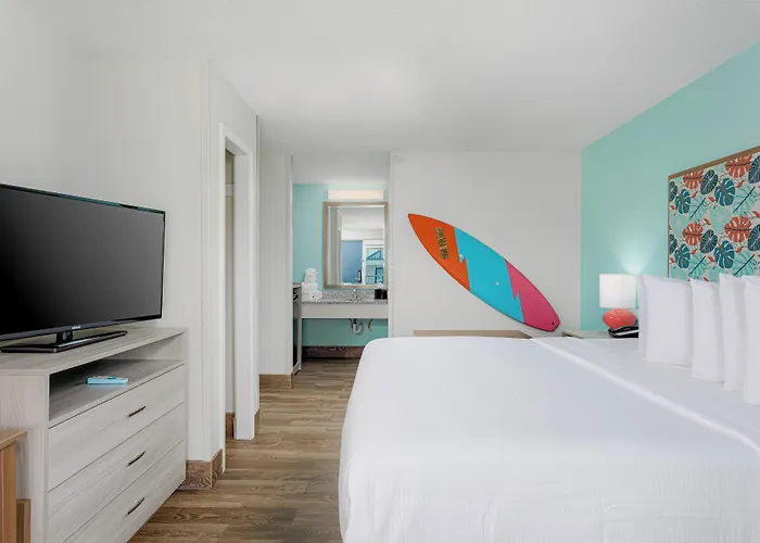 Surf & Sand Hotel - Free Hot Breakfast & Rentals
