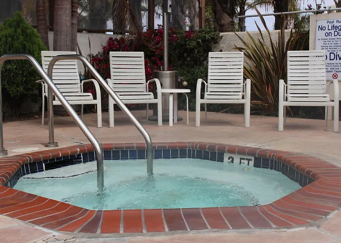 O'Cairns Inn And Suites