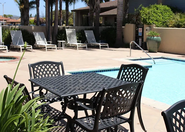 O'Cairns Inn And Suites
