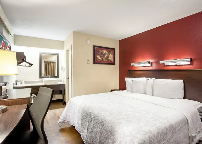Red Roof Inn Plus + Boston - Framingham