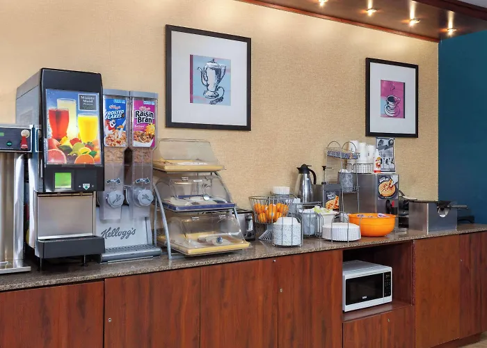 Days Inn By Wyndham Rockford I-90 Walking Distance To Casino