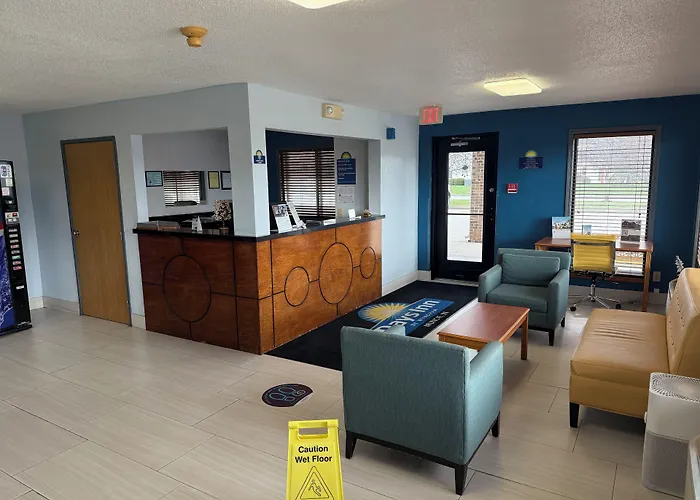 Days Inn By Wyndham Muncie -Ball State University