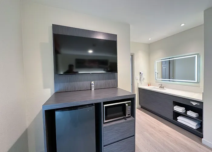 Ramada By Wyndham Anaheim Convention Center