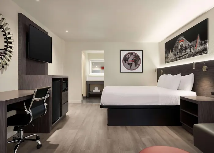 Ramada By Wyndham Anaheim Convention Center