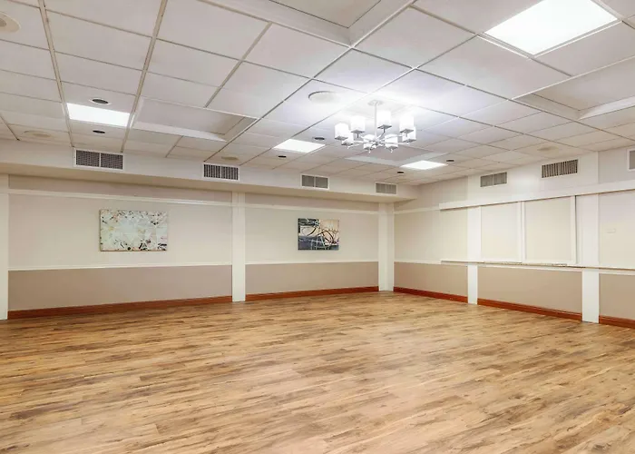 Best Western Plus Steeplegate Inn