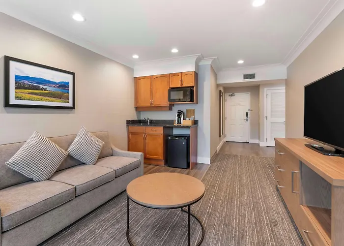 Best Western Plus Kelowna Hotel & Suites