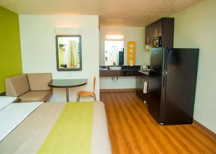 Motel 6-Palestine, Tx