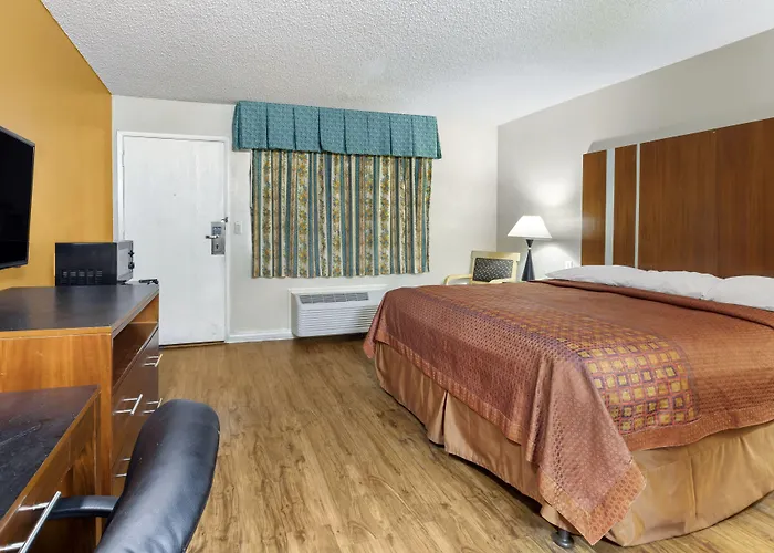 Riverside Inn & Suites
