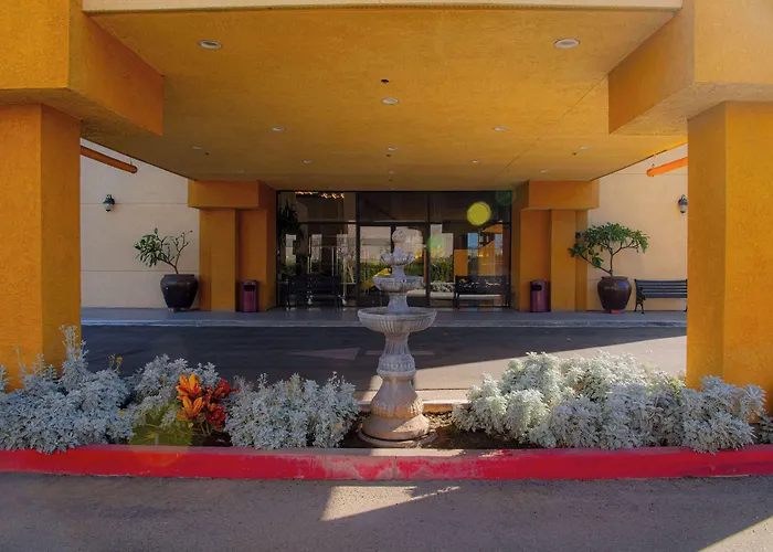 Ramada Plaza By Wyndham Garden Grove/Anaheim South Hotel