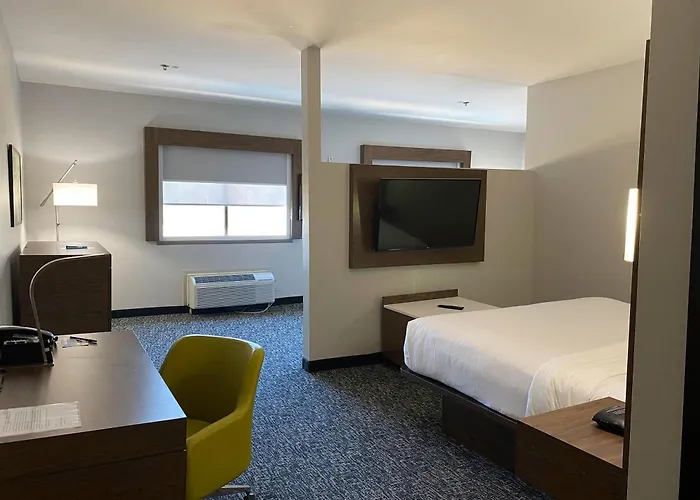 Comfort Inn & Suites Near Lake Guntersville