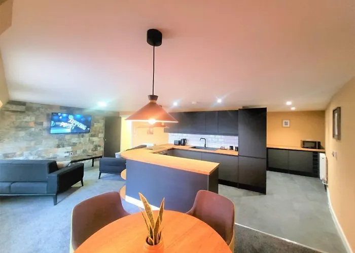 New County Hotel & Serviced Apartments By Roomsbooked