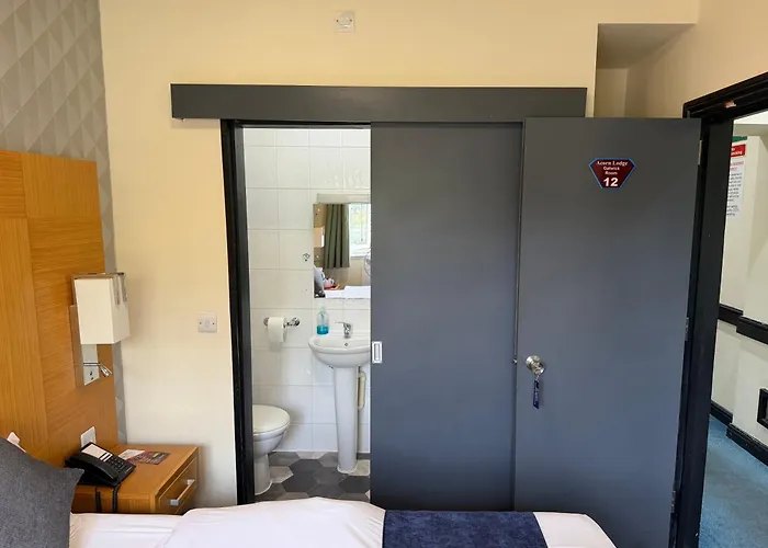 Acorn Lodge Hotel Gatwick & Parking
