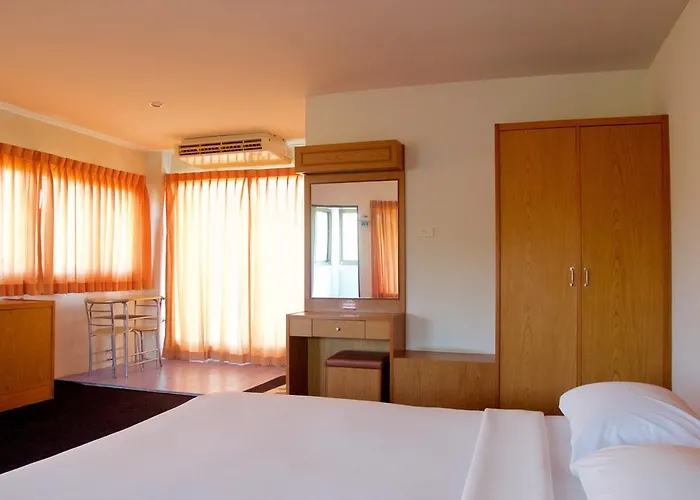 Sichang Shine Khao Resort