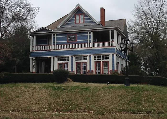 2439 Fairfield "A Bed And Breakfast"