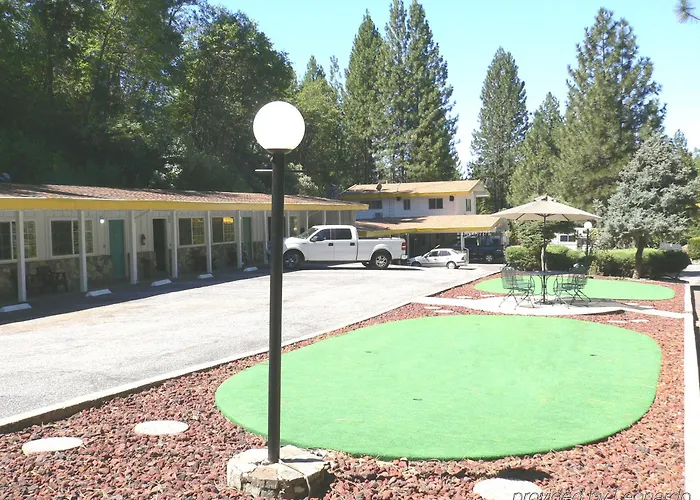 Golden Chain Motel
