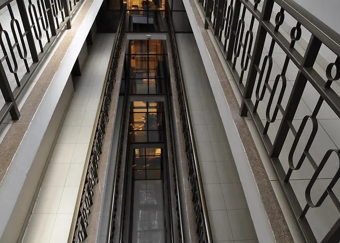 Rich Hotel