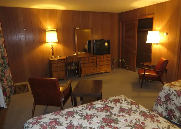 Travelers Inn Motel - Eagle River Downtown