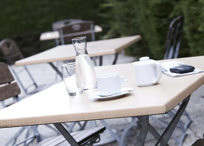 Brit Hotel Dinan - Taden