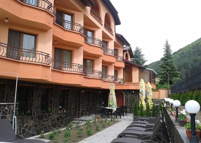 Family Hotel Emaly Green