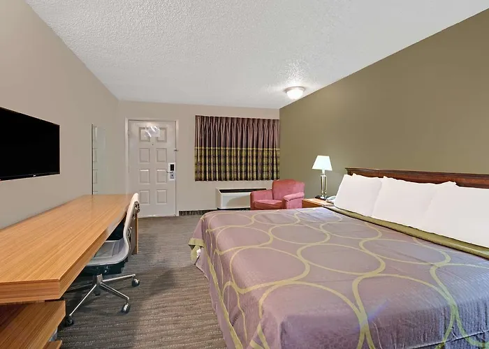 Super 8 Dallas Love Field Market Center