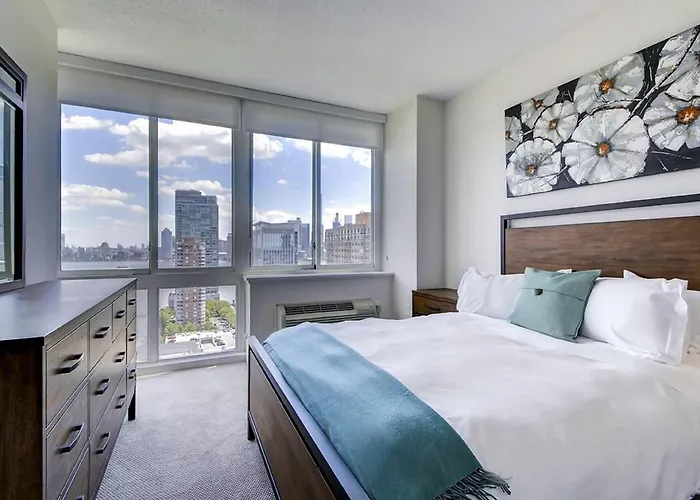 Global Luxury Suites At Newport