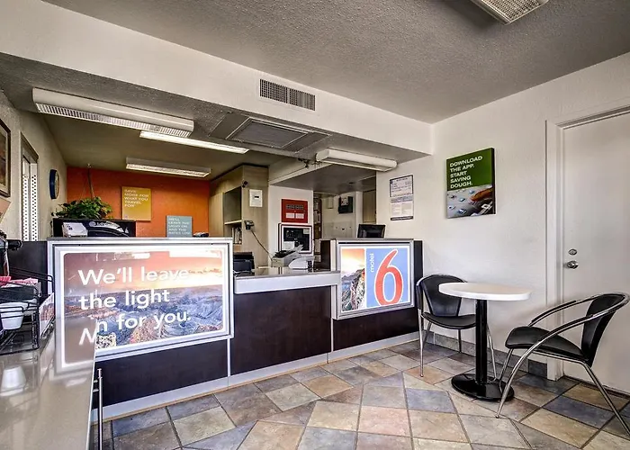 Motel 6 Wells